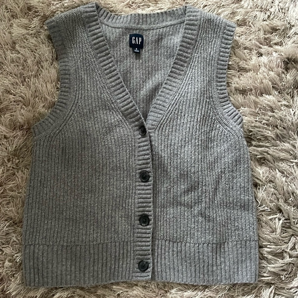 GAP sweater vest
